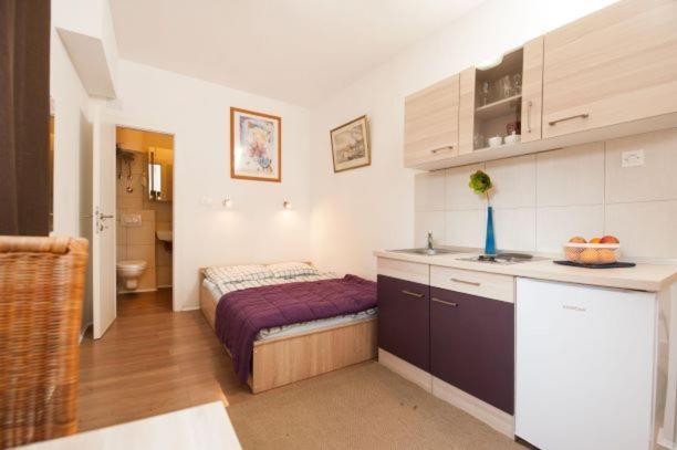 Centar 2 Private Room With Ensuite And Kitchenette Split Exterior photo